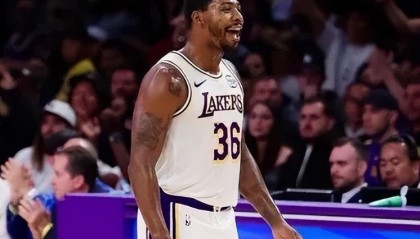 NBA直播-湖人4将价值凸显！斯玛特统领关键球，八村太稳，2替补巩固轮换！