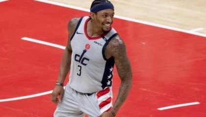 篮球直播-【流言汇总】湖人积极追逐控卫 比尔或在本周做决定