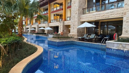 足球直播-泳池空无一人致游客放弃游泳|三亚市|三亚亚龙湾瑞吉度假酒店|海南省_新浪体育_新浪新闻